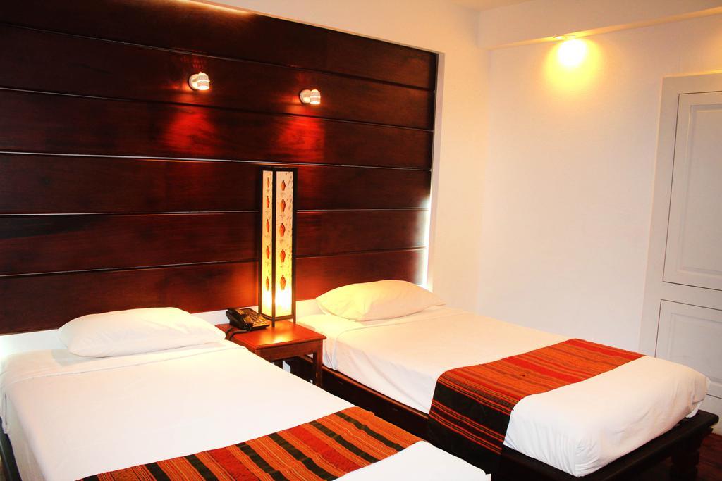 Capital Hotel Λουάνγκ Πραμπάνγκ Εξωτερικό φωτογραφία